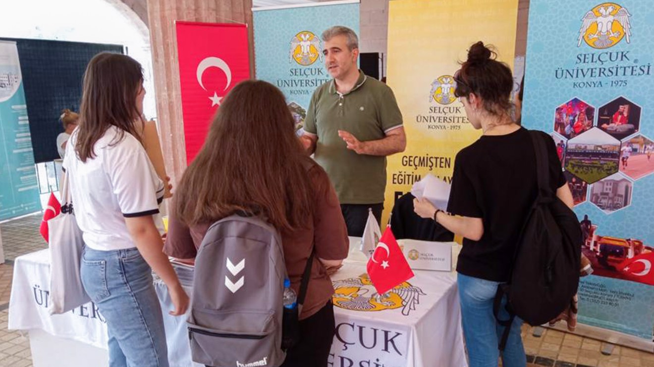 Selçuk Üniversitesi yoğun ilgi gördü